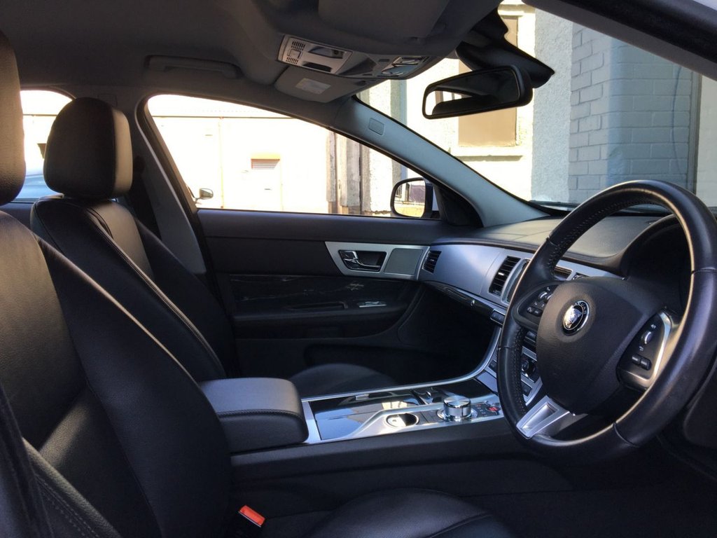 USED 2015 15 JAGUAR XF 2.2 D LUXURY 4d 163 BHP 
