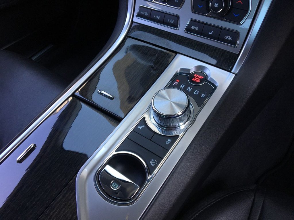 USED 2015 15 JAGUAR XF 2.2 D LUXURY 4d 163 BHP 