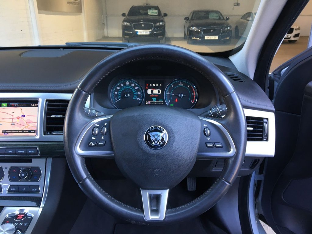 USED 2015 15 JAGUAR XF 2.2 D LUXURY 4d 163 BHP 
