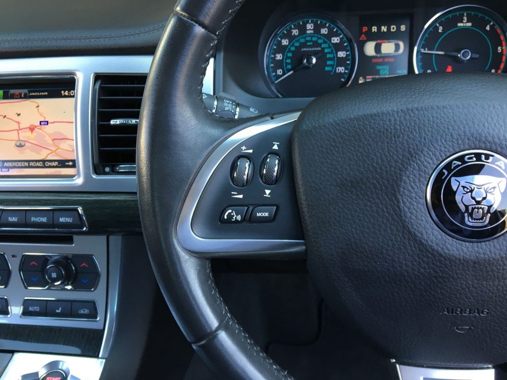 USED 2015 15 JAGUAR XF 2.2 D LUXURY 4d 163 BHP 