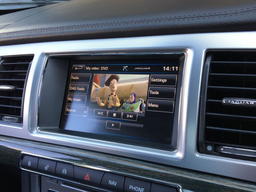 USED 2015 15 JAGUAR XF 2.2 D LUXURY 4d 163 BHP 