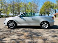 USED 2011 60 VOLKSWAGEN EOS 2.0 SPORT TDI BLUEMOTION TECHNOLOGY 2d 139 BHP PANORAMIC SUNROOF - PARKING SENSORS