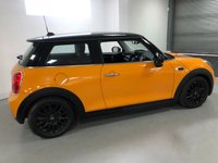 USED 2015 15 MINI HATCH COOPER 1.5 COOPER 3d 134 BHP * NAVIGATION * 16 INCH BLACK ALLOYS * 28,593 MILES ONLY * LEATHER * HEATED FRONT SEATS * CLIMATE CONTROL *