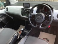 USED 2012 62 VOLKSWAGEN UP 1.0 UP WHITE 3d 74 BHP IDEAL 1ST CAR - &pound;30 PER YEAR TAX - LOW INSURANCE GROUP - LIMITED EDITION - SATELLITE NAVIGATION - BLACK LEATHER LOOK INTERIOR - AIR CON - 1 FORMER KEEPER ONLY 42,469 MILES