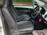 USED 2012 62 VOLKSWAGEN UP 1.0 UP WHITE 3d 74 BHP IDEAL 1ST CAR - &pound;30 PER YEAR TAX - LOW INSURANCE GROUP - LIMITED EDITION - SATELLITE NAVIGATION - BLACK LEATHER LOOK INTERIOR - AIR CON - 1 FORMER KEEPER ONLY 42,469 MILES
