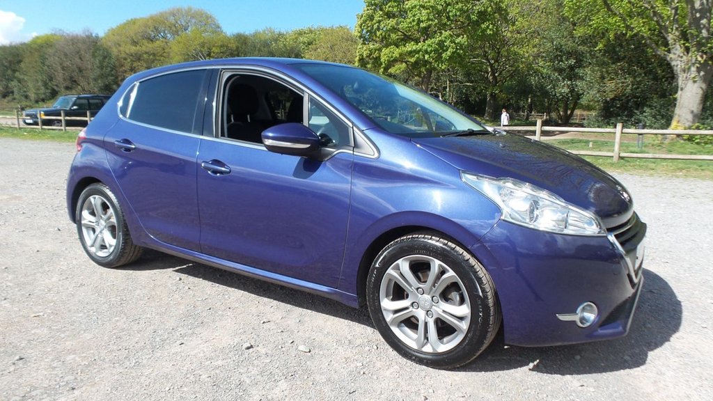 View our PEUGEOT 208