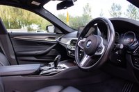 USED 2018 18 BMW 5 SERIES 3.0 540I XDRIVE M SPORT 4d 335 BHP M PERFORMANCE KIT+FULLY LOADED