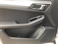 USED 2015 15 PORSCHE MACAN 2.0 PDK 5d 237 BHP OVER &pound;12500 OF OPTIONS