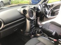 USED 2010 MINI COUNTRYMAN 1.6 COOPER 5d 122 BHP HUGE SPECIFICATION WITH OVER &pound;5000 OF OPTIONAL EQUIPMENT !!
