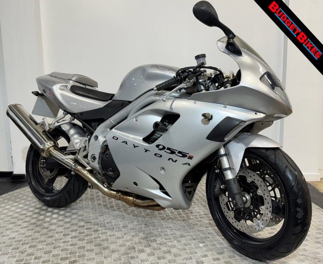 View our Triumph Daytona 955i range