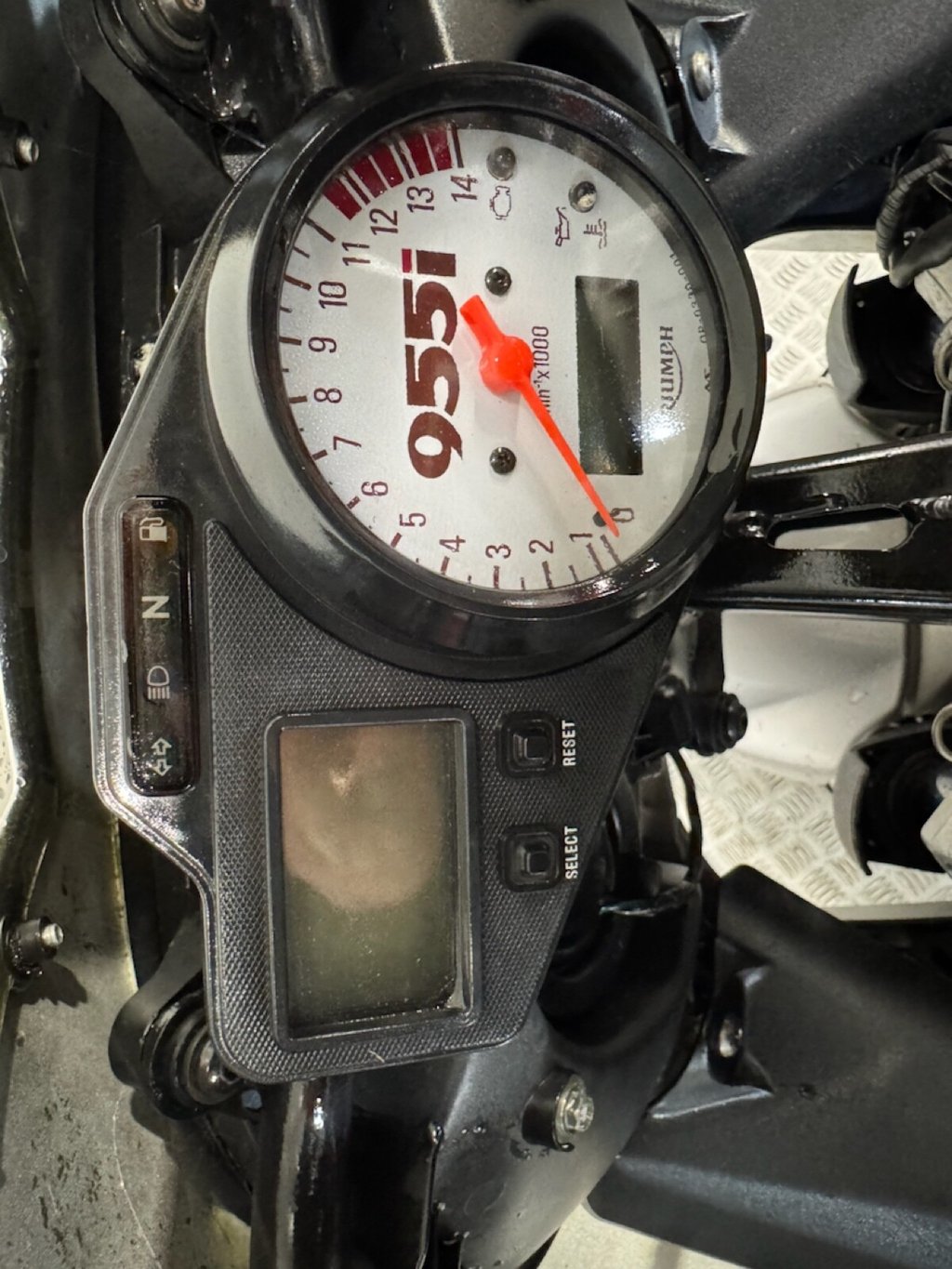 USED 2002 02 TRIUMPH DAYTONA 955i TRADE BIKES AT TRADE PRICES COMES WITH NEW MOT AND WARRANTY