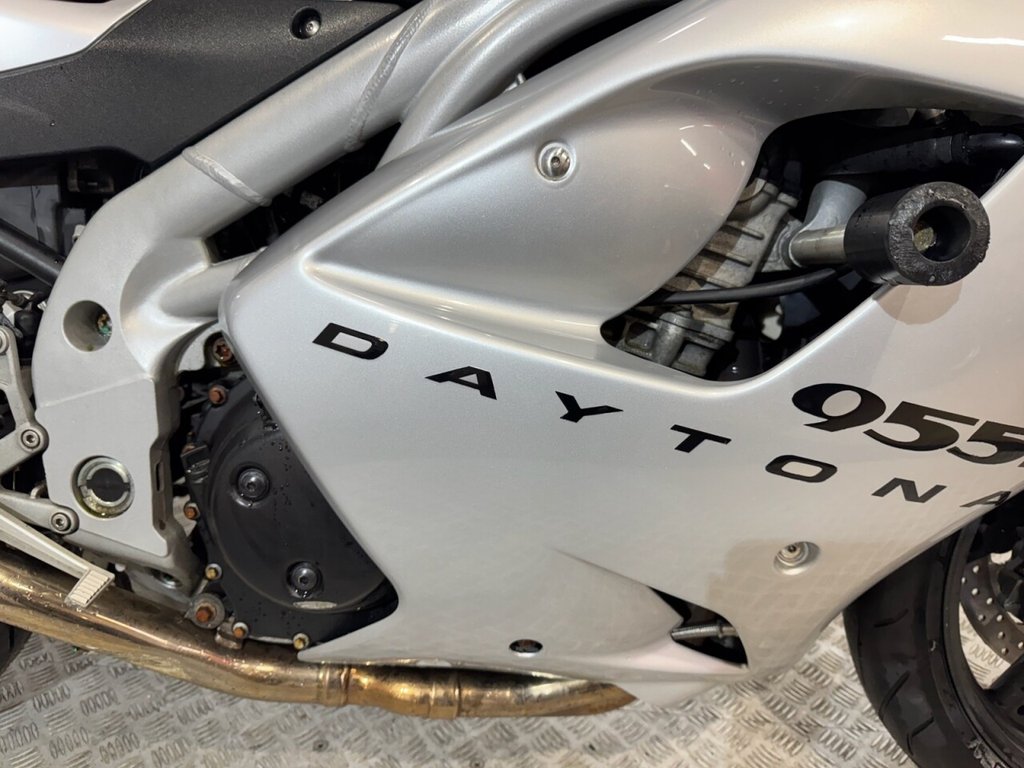 USED 2002 02 TRIUMPH DAYTONA 955i TRADE BIKES AT TRADE PRICES COMES WITH NEW MOT AND WARRANTY