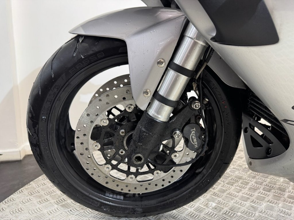 USED 2002 02 TRIUMPH DAYTONA 955i TRADE BIKES AT TRADE PRICES COMES WITH NEW MOT AND WARRANTY