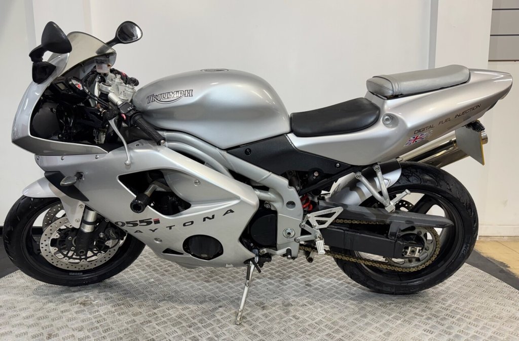 USED 2002 02 TRIUMPH DAYTONA 955i TRADE BIKES AT TRADE PRICES COMES WITH NEW MOT AND WARRANTY