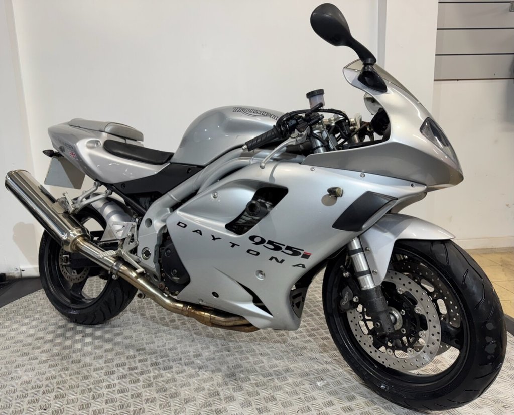 USED 2002 02 TRIUMPH DAYTONA 955i TRADE BIKES AT TRADE PRICES COMES WITH NEW MOT AND WARRANTY