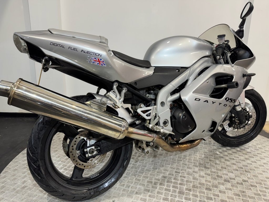 USED 2002 02 TRIUMPH DAYTONA 955i TRADE BIKES AT TRADE PRICES COMES WITH NEW MOT AND WARRANTY
