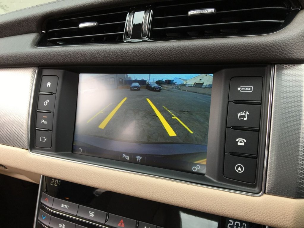 USED 2018 18 JAGUAR XF 2.0 D PRESTIGE 4d 161 BHP 