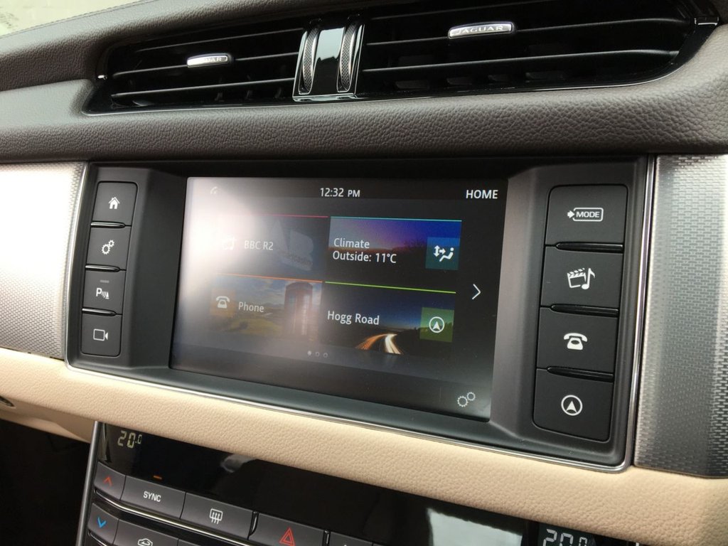 USED 2018 18 JAGUAR XF 2.0 D PRESTIGE 4d 161 BHP 