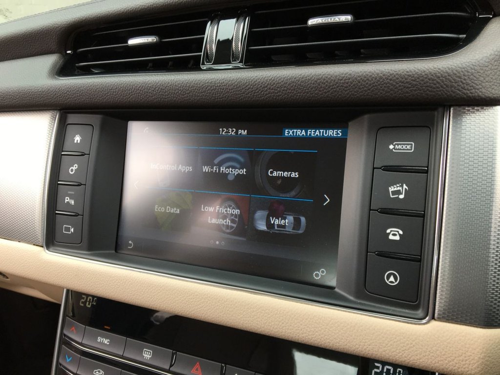 USED 2018 18 JAGUAR XF 2.0 D PRESTIGE 4d 161 BHP 
