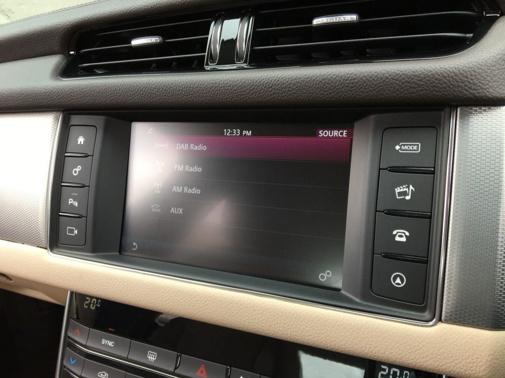 USED 2018 18 JAGUAR XF 2.0 D PRESTIGE 4d 161 BHP 