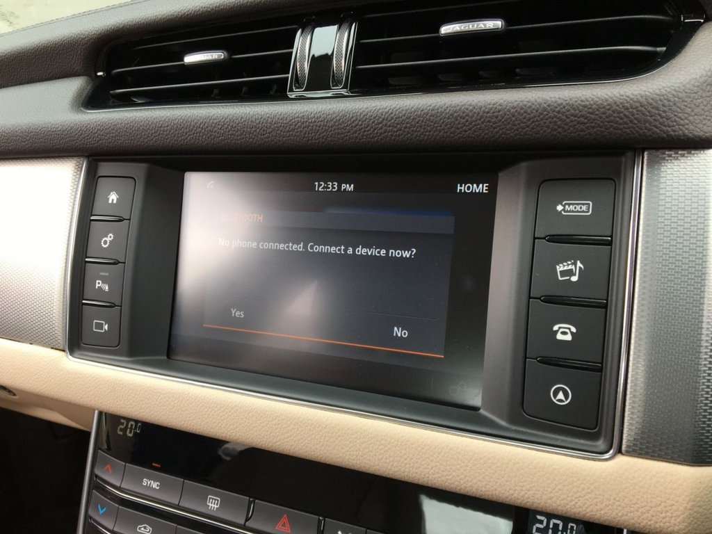 USED 2018 18 JAGUAR XF 2.0 D PRESTIGE 4d 161 BHP 