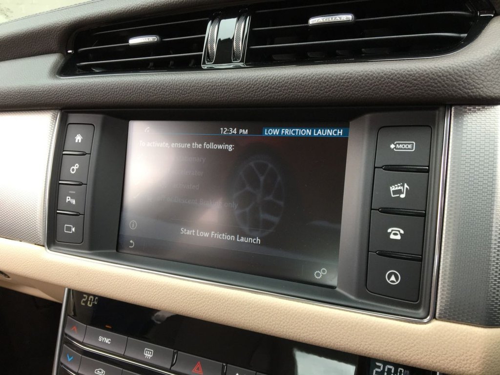 USED 2018 18 JAGUAR XF 2.0 D PRESTIGE 4d 161 BHP 