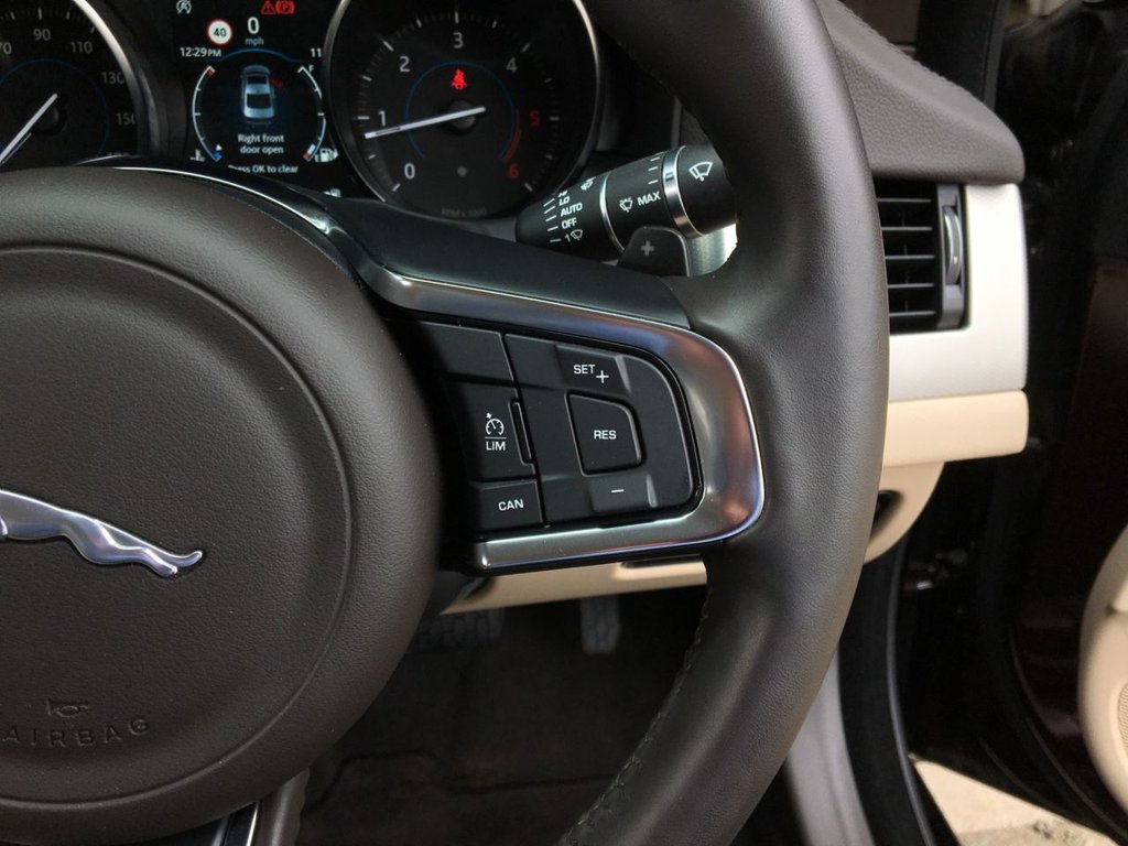 USED 2018 18 JAGUAR XF 2.0 D PRESTIGE 4d 161 BHP 