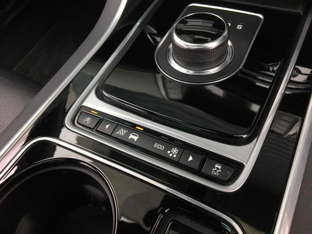 USED 2016 66 JAGUAR XE 2.0 R-SPORT AWD 4d 178 BHP 