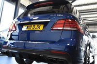 USED 2018 18 MERCEDES-BENZ GLE-CLASS 5.5 AMG GLE 63 S 4MATIC NIGHT EDITION 5d AUTO 577 BHP FULL MERCEDES BENZ SERVICE HISTORY + REAR SEAT ENTERTAINMENT SYSTEM + HEATED SPORTS SEATS + SATELLITE NAVIGATION + PANORAMIC SUNROOF + PARKING SENSOR + HARMAN/KARDON PREMIUM SPEAKERS + AMG MULTI FUNCTION STEERING WHEEL+ ELECTRIC/HEATED/FOLDING DOOR MIRRORS + 21 INCH ALLOY WHEELS