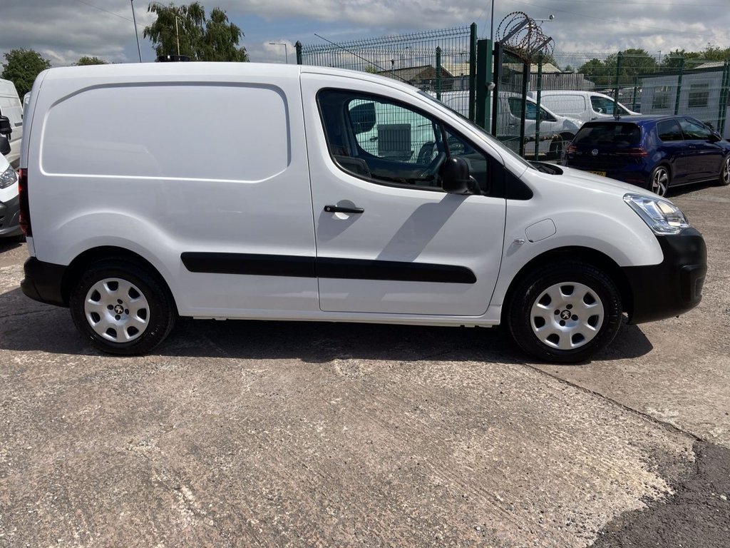 View our PEUGEOT PARTNER