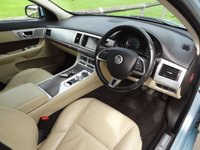 USED 2013 13 JAGUAR XF 2.2 D LUXURY 4d 200 BHP METALLIC CRYSTAL BLUE WITH A MERE 77000 MILES STUNNING COLOUR COMBINATION