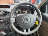 USED 2006 56 RENAULT CLIO 1.6 EXPRESSION 16V 5d 111 BHP VERY LOW MILES