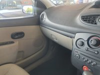 USED 2006 56 RENAULT CLIO 1.6 EXPRESSION 16V 5d 111 BHP VERY LOW MILES