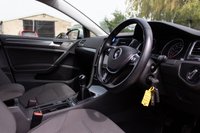 USED 2018 18 VOLKSWAGEN GOLF 1.5 SE NAVIGATION TSI EVO 5d 129 BHP PARK ASSIST+2 KEYS+FULL HISTORY