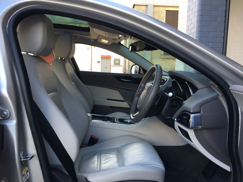 USED 2016 66 JAGUAR XE 2.0 PRESTIGE 4d 161 BHP 