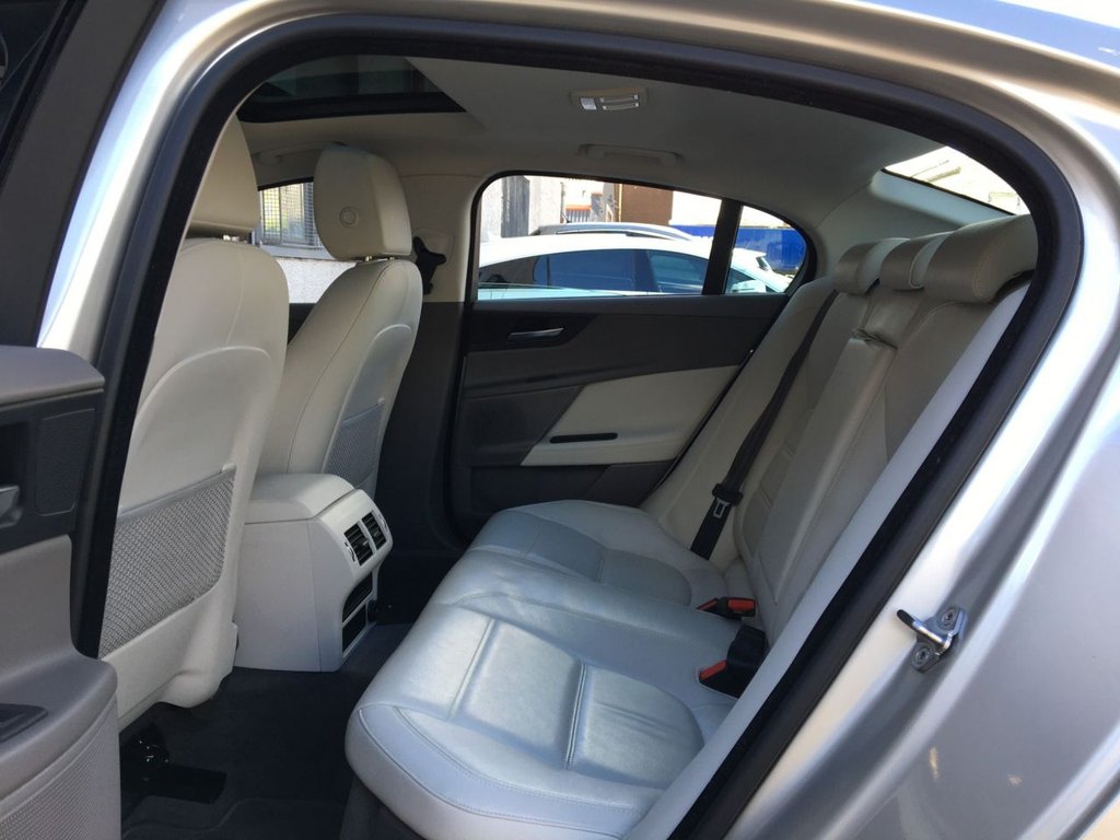 USED 2016 66 JAGUAR XE 2.0 PRESTIGE 4d 161 BHP 