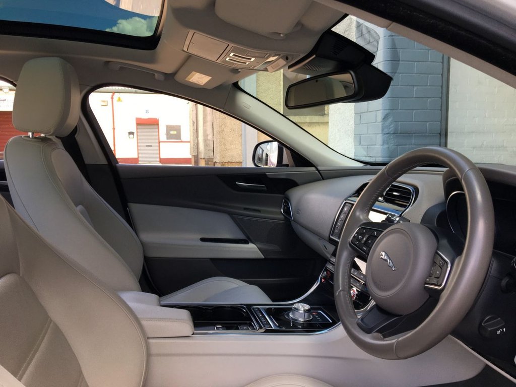 USED 2016 66 JAGUAR XE 2.0 PRESTIGE 4d 161 BHP 