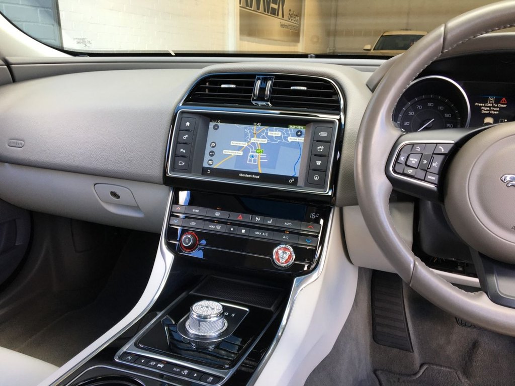 USED 2016 66 JAGUAR XE 2.0 PRESTIGE 4d 161 BHP 