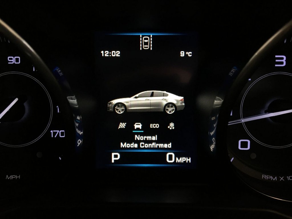 USED 2016 66 JAGUAR XE 2.0 PRESTIGE 4d 161 BHP 