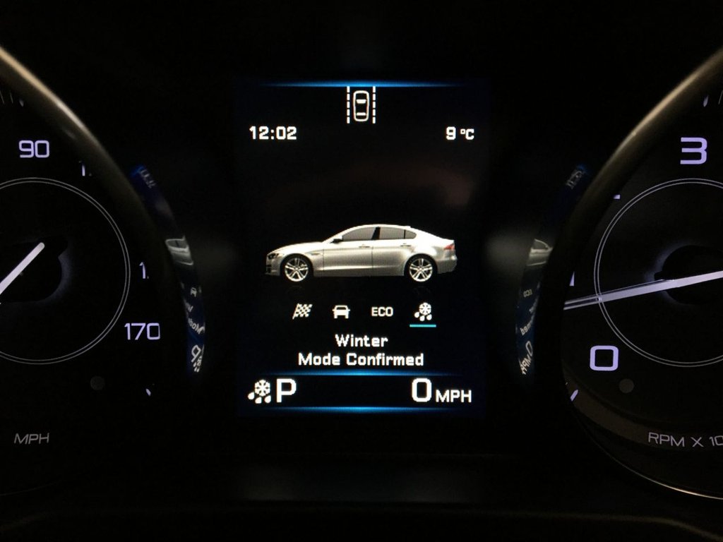 USED 2016 66 JAGUAR XE 2.0 PRESTIGE 4d 161 BHP 