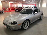 USED 2004 K JAGUAR XKR 4.2 XKR COUPE 2d 400 BHP * CLIMATE CONTROL * PARKING SENSORS * LEATHER TRIM * 20 INCH ALLOY WHEELS ** MOT MAY 2022 * 13 SERVICES *