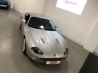 USED 2004 K JAGUAR XKR 4.2 XKR COUPE 2d 400 BHP * CLIMATE CONTROL * PARKING SENSORS * LEATHER TRIM * 20 INCH ALLOY WHEELS ** MOT MAY 2022 * 13 SERVICES *
