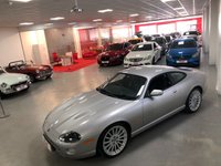 USED 2004 K JAGUAR XKR 4.2 XKR COUPE 2d 400 BHP * CLIMATE CONTROL * PARKING SENSORS * LEATHER TRIM * 20 INCH ALLOY WHEELS ** MOT MAY 2022 * 13 SERVICES *