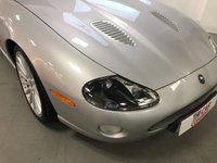 USED 2004 K JAGUAR XKR 4.2 XKR COUPE 2d 400 BHP * CLIMATE CONTROL * PARKING SENSORS * LEATHER TRIM * 20 INCH ALLOY WHEELS ** MOT MAY 2022 * 13 SERVICES *