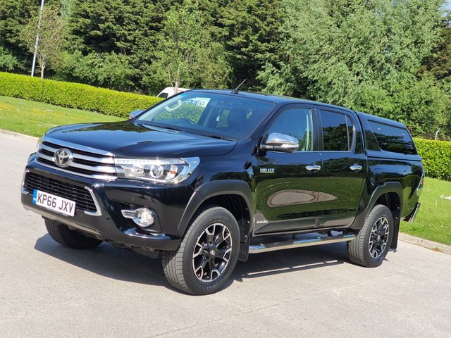 2016 66 Toyota HI-Lux 2.4 INVINCIBLE X 4WD D-4D DCB 148 BHP