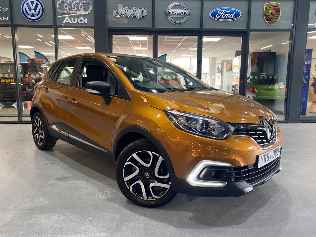 View our RENAULT CAPTUR