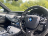 USED 2013 63 BMW 5 SERIES 2.0 520D M SPORT TOURING 5d 181 BHP Black Heated Leather Sat Nav