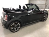 USED 2009 59 MINI CONVERTIBLE 1.6 COOPER 2d 120 BHP * PARKING SENSORS * CLIMATE * BLUETOOTH * 17 INCH ALLOY WHEELS *