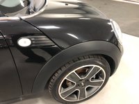 USED 2009 59 MINI CONVERTIBLE 1.6 COOPER 2d 120 BHP * PARKING SENSORS * CLIMATE * BLUETOOTH * 17 INCH ALLOY WHEELS *