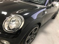 USED 2009 59 MINI CONVERTIBLE 1.6 COOPER 2d 120 BHP * PARKING SENSORS * CLIMATE * BLUETOOTH * 17 INCH ALLOY WHEELS *